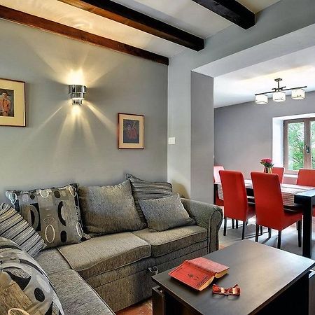 Villa Br Ližnjan エクステリア 写真