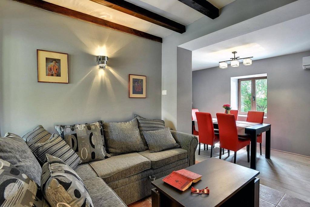 Villa Br Ližnjan エクステリア 写真