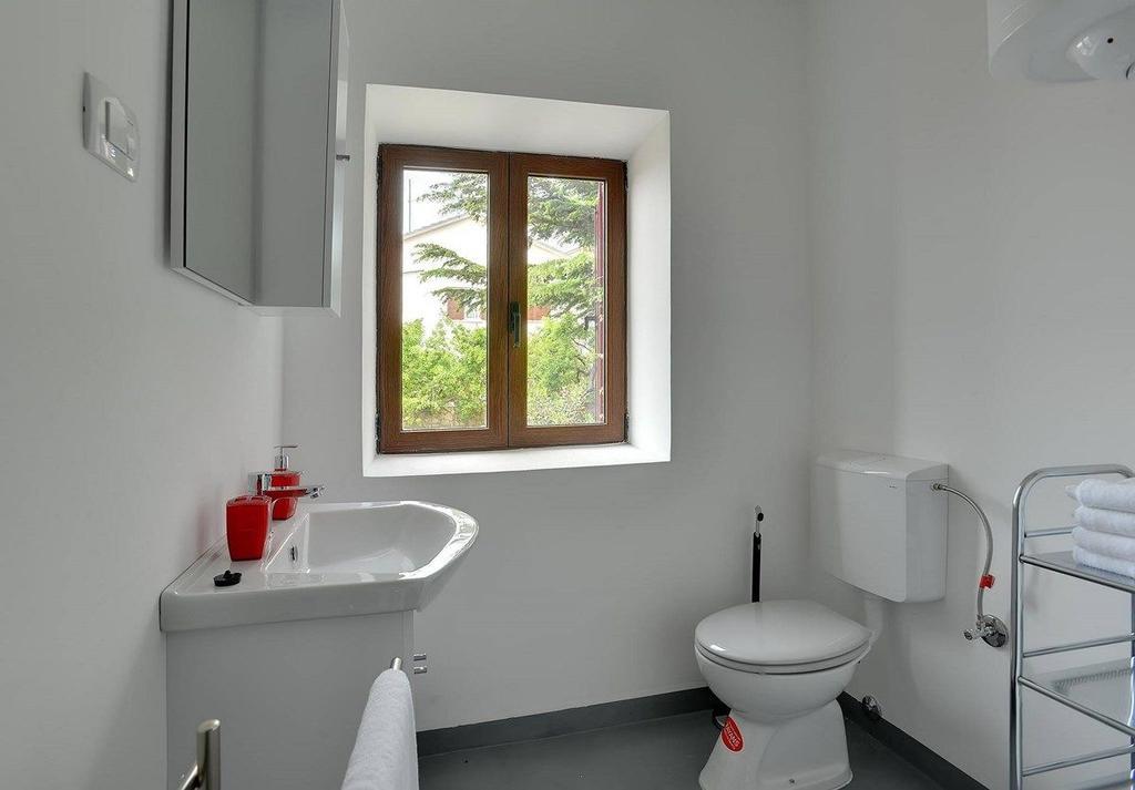 Villa Br Ližnjan エクステリア 写真