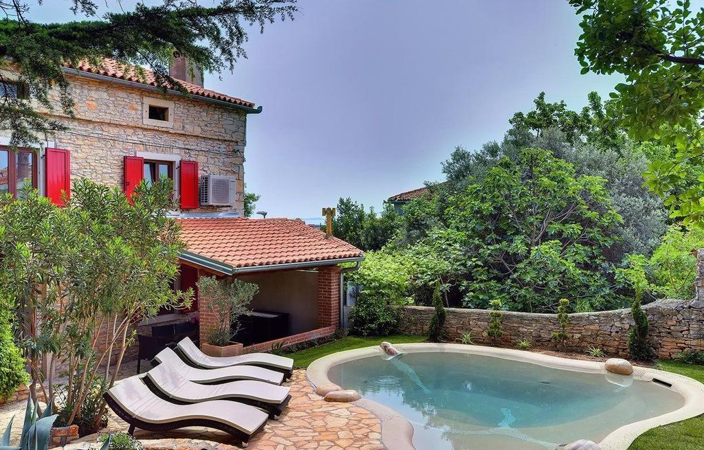 Villa Br Ližnjan エクステリア 写真